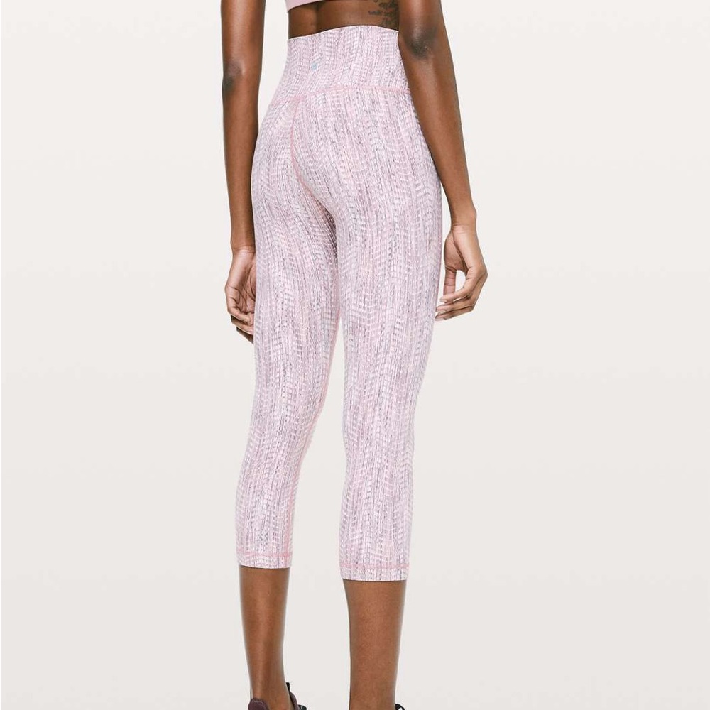 Lululemon Wunder Under Crop (High-Rise) *Full-On Luon - Size 4